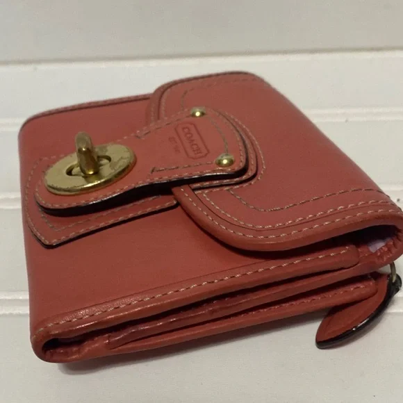 Coach Legacy KissLock Pink Leather Vintage Y2K Small Wallet